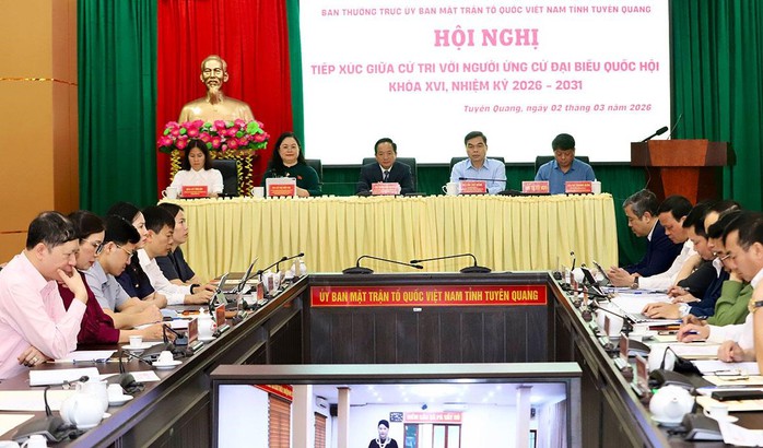 Trưởng Ban Tuy&ecirc;n gi&aacute;o v&agrave; D&acirc;n vận Trung ương tiếp x&uacute;c cử tri tại Tuy&ecirc;n Quang - Ảnh 1.