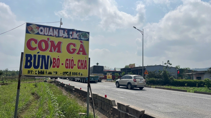 UBND TP Huế yêu cầu làm rõ clip quán bún bò đuổi xe tải gây xôn xao sau Tết - Ảnh 1.