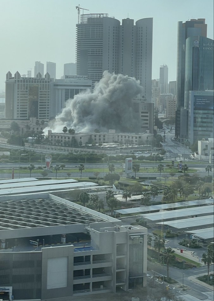 Vùng Vịnh hứng đòn trả đũa khốc liệt của Iran nhắm vào Mỹ và Israel - Ảnh 1.