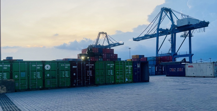 Doanh nghiệp xuất khẩu ứng ph&oacute; xung đột qu&acirc;n sự Trung Đ&ocirc;ng năm 2026 - Ảnh 1.