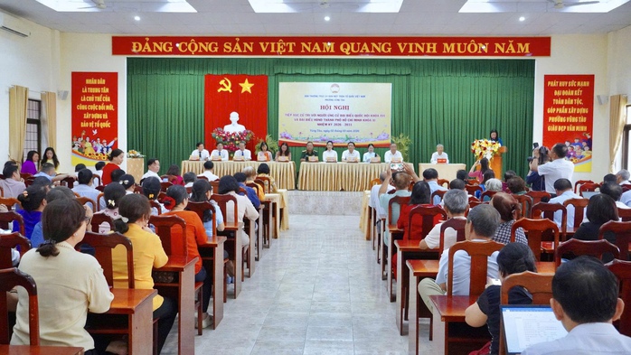 Hơn 200 cử tri phường Vũng Tàu tiếp xúc ứng cử viên bầu cử 2026 - Ảnh 2. Hơn 200 cử tri phường Vũng Tàu tiếp xúc ứng cử viên bầu cử 2026 - Ảnh 2.