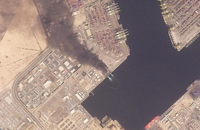 Vùng Vịnh hứng đòn trả đũa khốc liệt của Iran nhắm vào Mỹ và Israel - Ảnh 2.