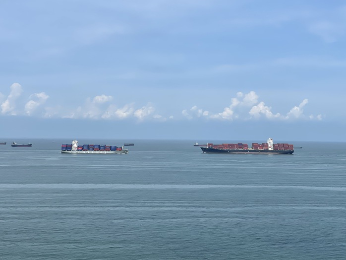 Căng thẳng Trung Đông 2026 khiến Cước vận chuyển tăng đột biến và tạm dừng booking - Ảnh 1. Căng thẳng Trung Đông 2026 khiến Cước vận chuyển tăng đột biến và tạm dừng booking - Ảnh 1.