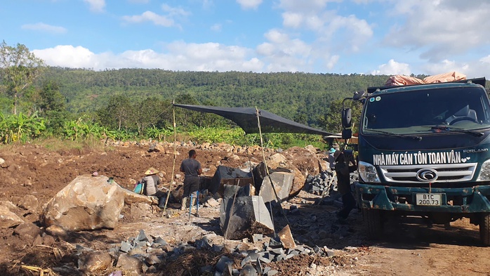 Tỉnh Gia Lai quyết liệt chặn đứng tình trạng khai thác đá trái phép tại xã Bờ Ngoong - Ảnh 2. Tỉnh Gia Lai quyết liệt chặn đứng tình trạng khai thác đá trái phép tại xã Bờ Ngoong - Ảnh 2.