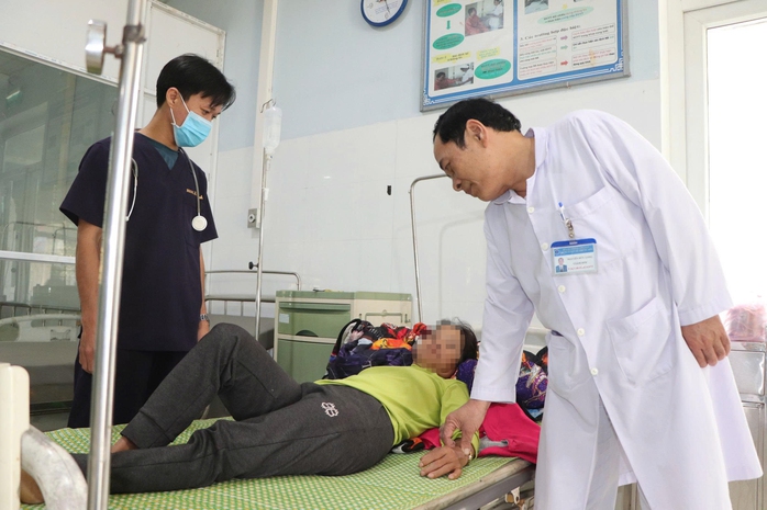 Nguy cơ ngộ độc botulinum từ m&oacute;n c&aacute; ủ chua: Cảnh b&aacute;o sức khỏe 2026 - Ảnh 2.