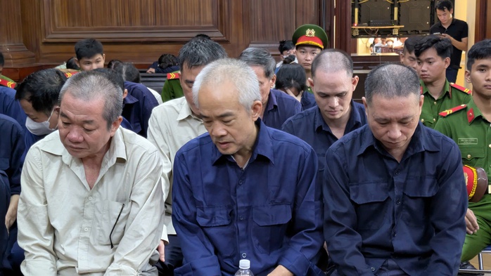 5 cựu gi&aacute;m đốc g&acirc;y ra loạt sai phạm đ&agrave;o tạo l&aacute;i xe ở TPHCM l&atilde;nh &aacute;n - Ảnh 1.