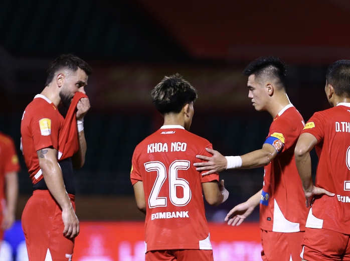 Khoa Ngô lại ghi bàn, Tiến Linh có hành động "đáp trả" NHM - Ảnh 4.