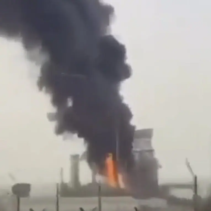 Mỹ mở chiến dịch khai thông eo biển Hormuz, điều nhiều quân tới Trung Đông - Ảnh 3. Mỹ mở chiến dịch khai thông eo biển Hormuz, điều nhiều quân tới Trung Đông - Ảnh 2.