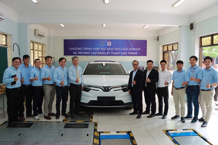 Tặng xe VF8, VinFast "đặt h&agrave;ng" nh&acirc;n lực cho mạng lưới 600 xưởng dịch vụ - Ảnh 3.