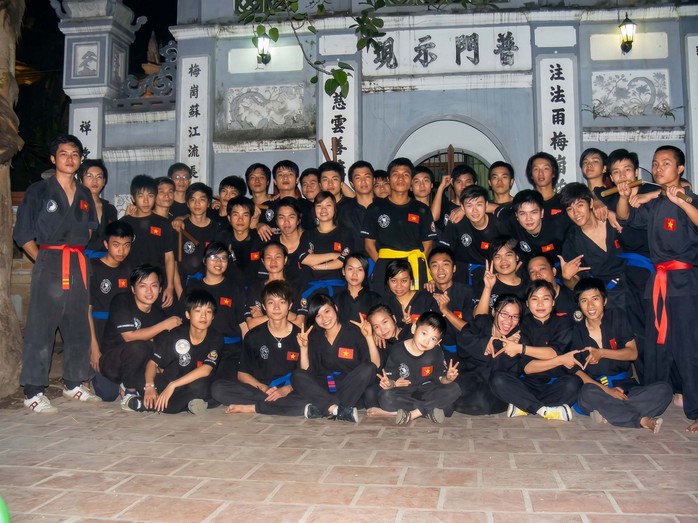 Người thầy gieo đức, dựng đời bằng v&otilde; học - Ảnh 1.