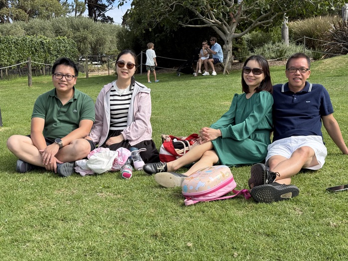 Biết đủ để chạm v&agrave;o hạnh ph&uacute;c - Ảnh 1.