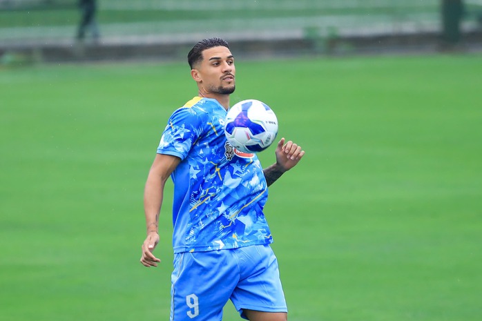 Cầu thủ nhập tịch Đỗ Ho&agrave;ng H&ecirc;n tự h&agrave;o kho&aacute;c &aacute;o tuyển Việt Nam - Ảnh 8.