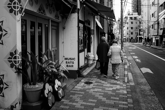 Bình yên Đông Kinh - Ảnh 1.