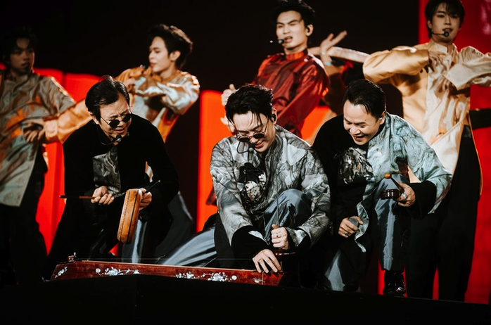 SOOBIN, H&ograve;a Minzy dẫn đầu số đề cử tại giải Cống hiến - Ảnh 1.