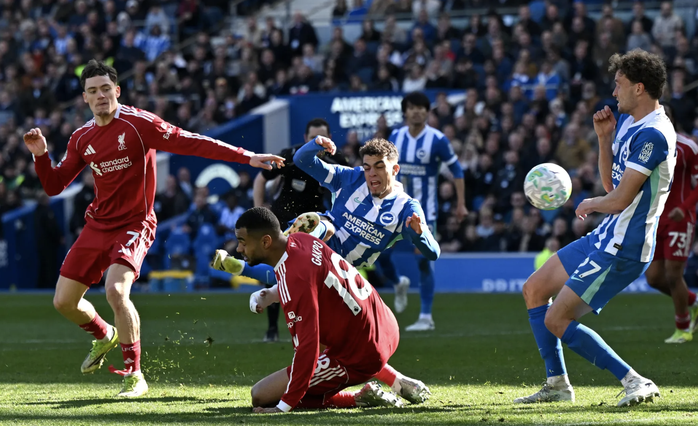 "L&atilde;o tướng" Welbeck lập c&ocirc;ng, Brighton quật ng&atilde; Liverpool - Ảnh 6.