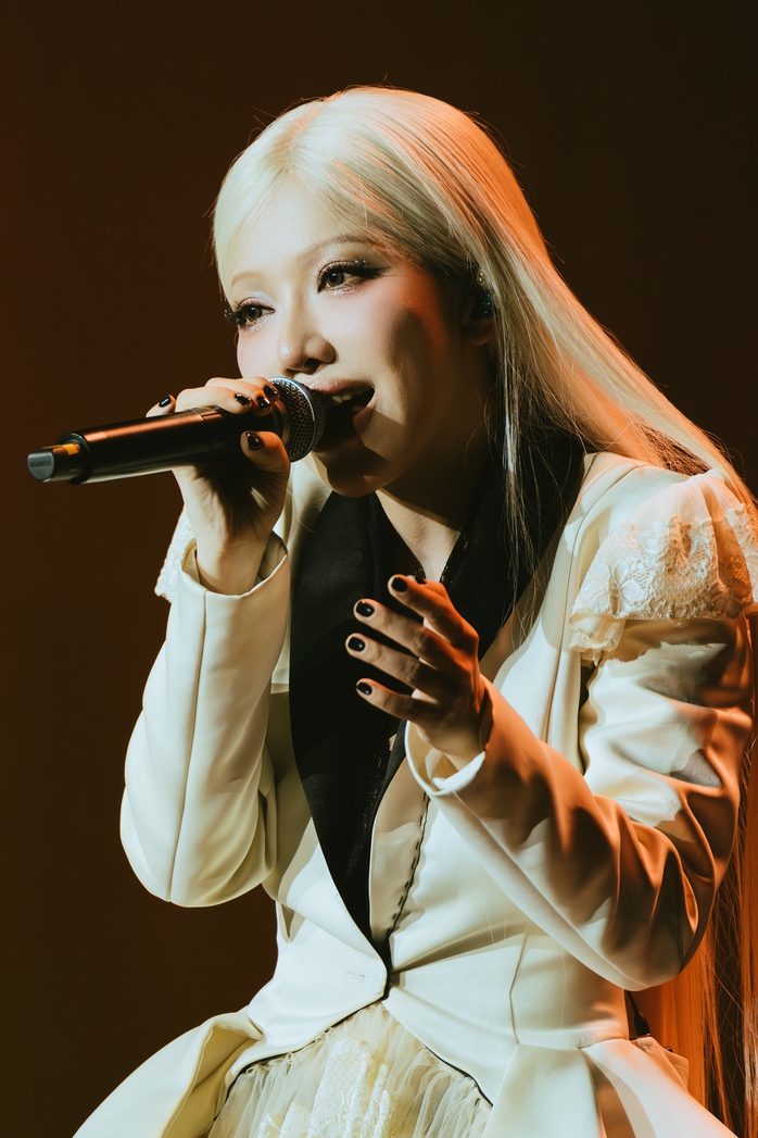 Live concert Phùng Khánh Linh- thế giới nội tâm đầy dũng cảm - Ảnh 1.