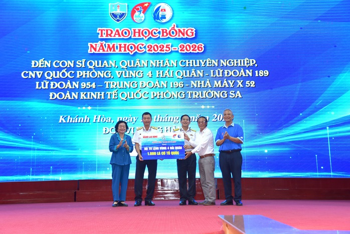 Báo in Người Lao Động ngày 22-3: Chăm sóc toàn diện cho người cao tuổi - Ảnh 2.