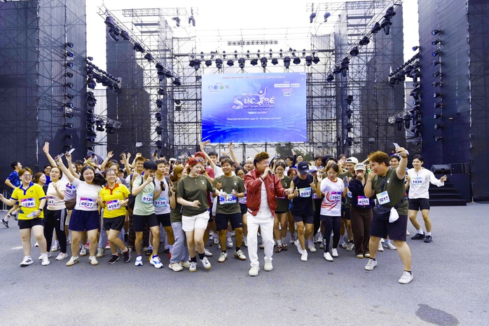 Hơn 1 tỷ đồng trao tặng học bổng tại ngày hội Sức trẻ - Ảnh 3.