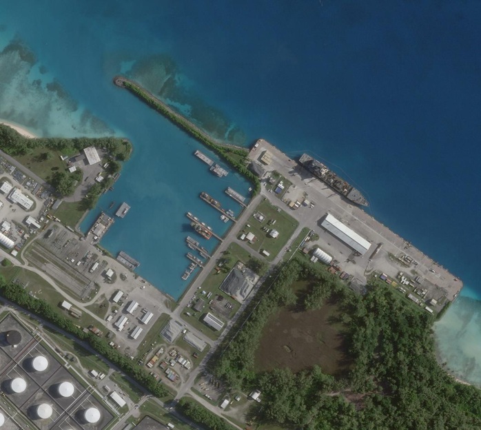 T&ecirc;n lửa tấn c&ocirc;ng căn cứ Mỹ - Anh ở Ấn Độ Dương, Iran đe dọa gi&aacute;ng "đ&ograve;n ch&iacute; mạng" v&agrave;o UAE - Ảnh 1.