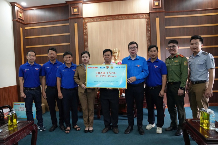 Báo Người Lao Động và ACV hỗ trợ Vùng 4 Hải Quân với quà tặng ý nghĩa 2026 - Ảnh 3. Báo Người Lao Động và ACV hỗ trợ Vùng 4 Hải Quân với quà tặng ý nghĩa 2026 - Ảnh 3.