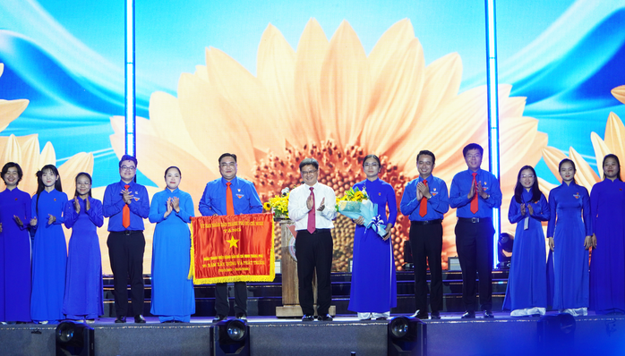 Đo&agrave;n Thanh ni&ecirc;n B&aacute;o Người Lao Động được trao giải thưởng Hồ Hảo Hớn - Ảnh 2.