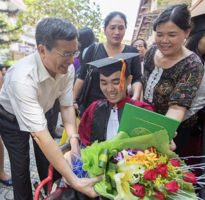 Người thầy k&iacute;nh y&ecirc;u: "Thầy mong được l&agrave;m bạn với con" - Ảnh 1.