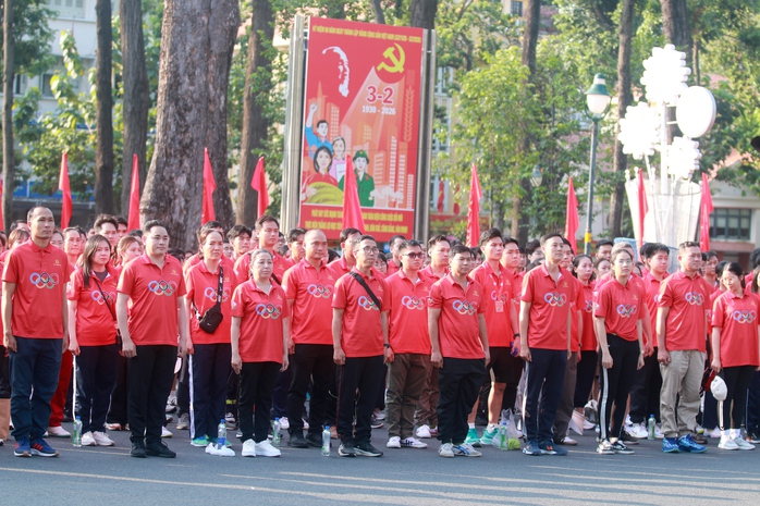 Sôi động Ngày chạy Olympic "Vì sức khỏe toàn dân - Vì an ninh Tổ quốc" tại TP HCM - Ảnh 4.