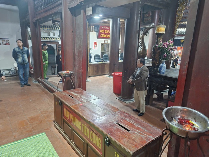 M&oacute;c t&uacute;i kh&aacute;ch h&agrave;nh hương tại ch&ugrave;a Hương, người đ&agrave;n &ocirc;ng 72 tuổi bị khởi tố - Ảnh 2.