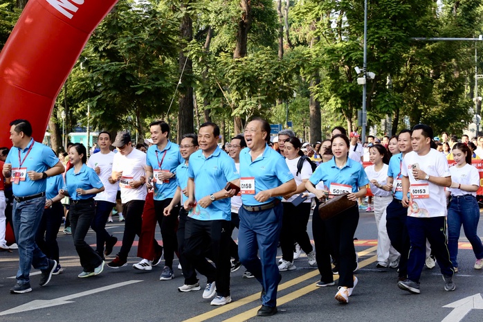 Khoảnh khắc hấp dẫn ở Ngày chạy Olympic vì sức khỏe toàn dân - Ảnh 1.