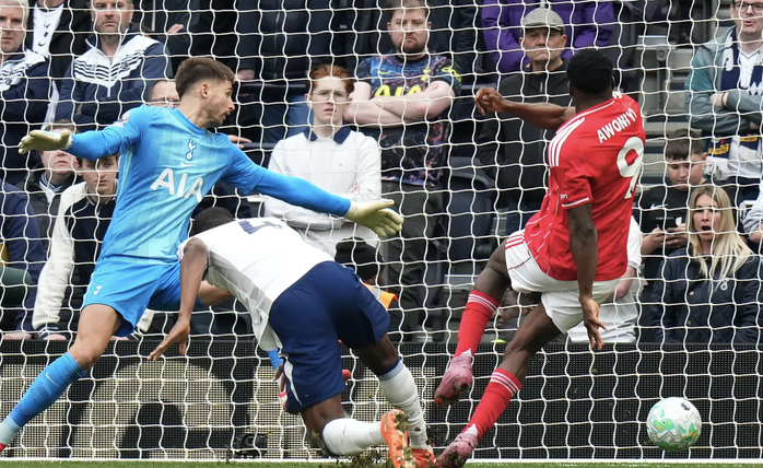 Tottenham thảm bại trận cầu 6 điểm, trượt dài cuộc đua trụ hạng - Ảnh 4.