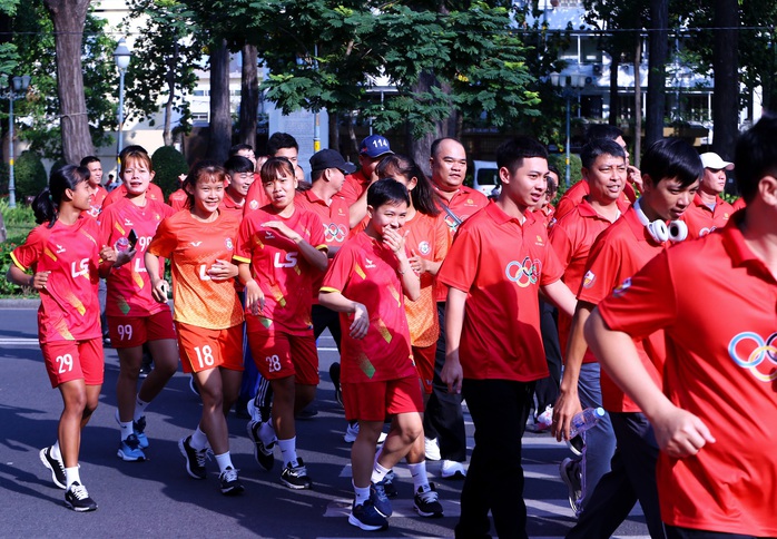 Khoảnh khắc hấp dẫn ở Ngày chạy Olympic vì sức khỏe toàn dân - Ảnh 6.
