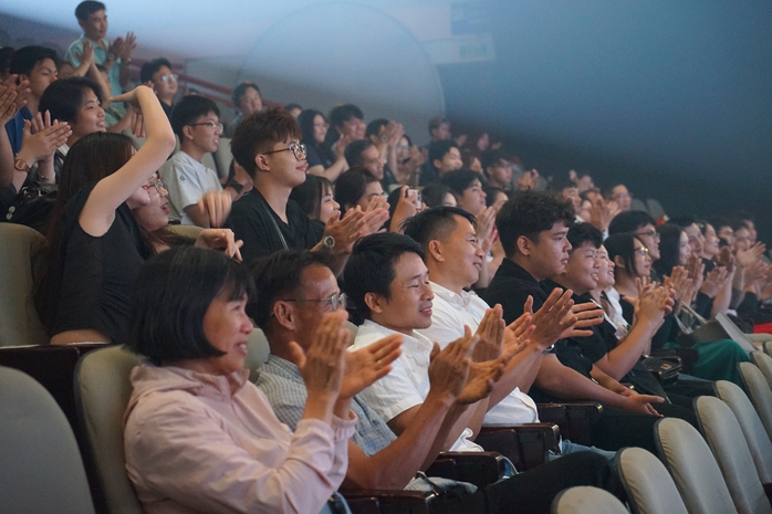 Mãn nhãn “Sắc và Đời”: Dấu ấn sáng tạo của sinh viên FPT Polytechnic - Ảnh 4.