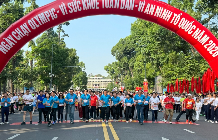 Sôi động Ngày chạy Olympic "Vì sức khỏe toàn dân - Vì an ninh Tổ quốc" tại TP HCM - Ảnh 3.