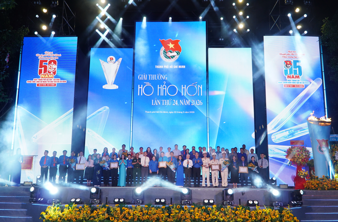 Đo&agrave;n Thanh ni&ecirc;n B&aacute;o Người Lao Động được trao giải thưởng Hồ Hảo Hớn - Ảnh 4.