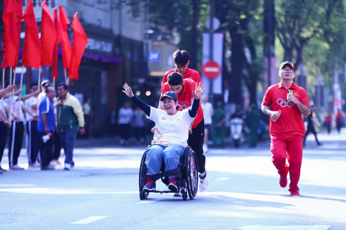 Sôi động Ngày chạy Olympic "Vì sức khỏe toàn dân - Vì an ninh Tổ quốc" tại TP HCM - Ảnh 11.