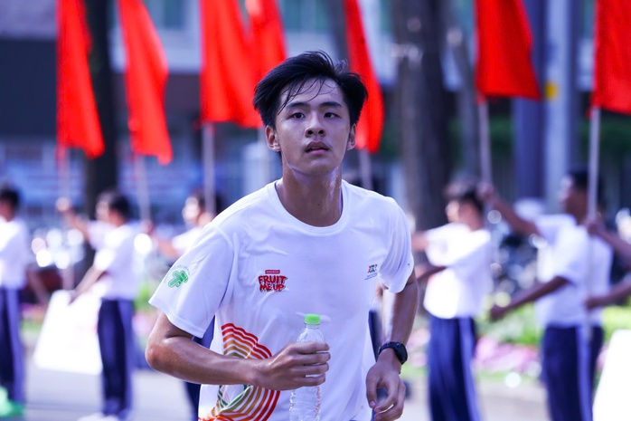 Sôi động Ngày chạy Olympic "Vì sức khỏe toàn dân - Vì an ninh Tổ quốc" tại TP HCM - Ảnh 10.