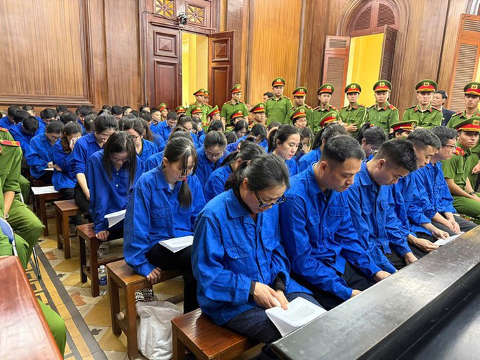 "Đầu độc" thị trường bằng 220.000 phiếu kiểm nghiệm giả, 50 bị cáo xin giảm án - Ảnh 1.