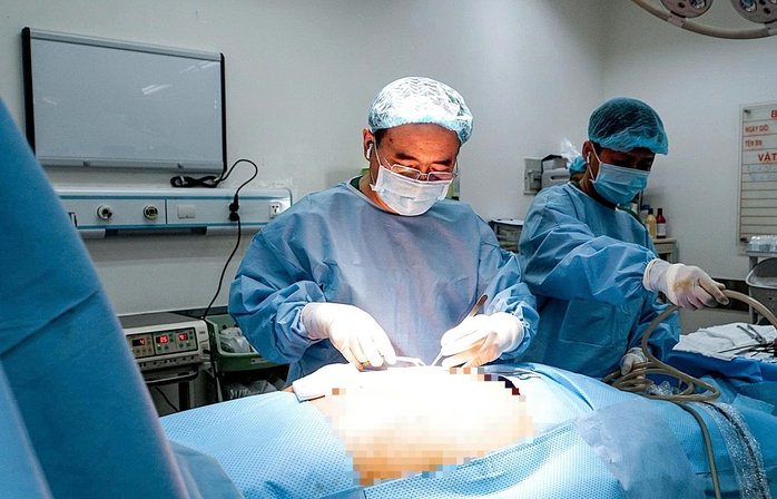 Cuộc &ldquo;di tr&uacute;&rdquo; ngược d&ograve;ng của tạng b&agrave; cụ 90 tuổi - Ảnh 1.