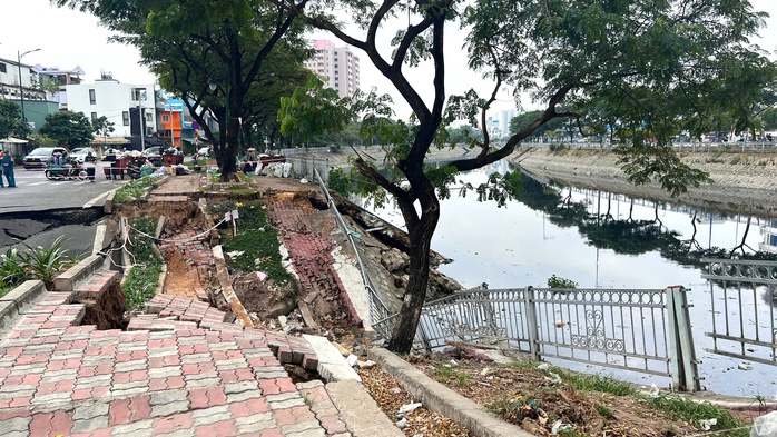 TPHCM: Cần 100 tỉ đồng khẩn cấp xử lý đường lún sụp ven kênh Tàu Hủ - Ảnh 1.