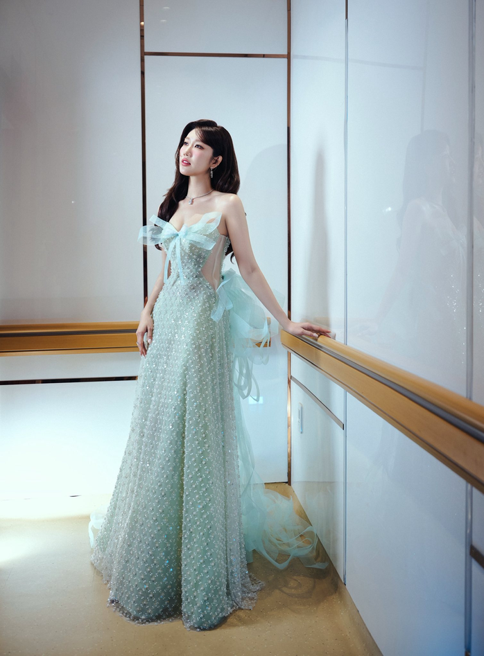 Nhan sắc Th&uacute;y Ng&acirc;n  - Ảnh 2.