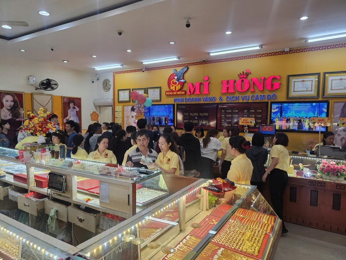 Gi&aacute; v&agrave;ng h&ocirc;m nay 23 - 3: Giảm mạnh khi vừa mở cửa , rớt xuống 4 . 300 USD / ounce - Ảnh 2.