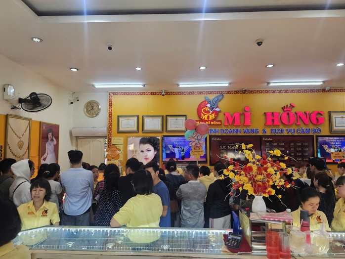 Gi&aacute; v&agrave;ng miếng SJC giảm mạnh , người mua c&oacute; thể lỗ tới 25 triệu đồng / lượng - Ảnh 1.