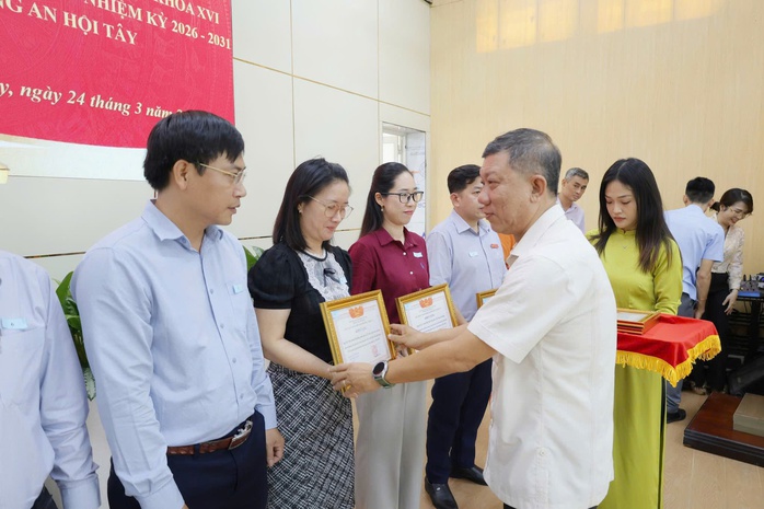 Phường c&oacute; 83.000 cử tri tổng kết c&ocirc;ng t&aacute;c bầu cử - Ảnh 2.