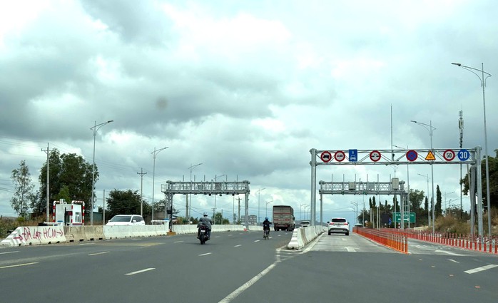 Mở th&ecirc;m đường nối "biển" v&agrave; "hoa" - Ảnh 1.