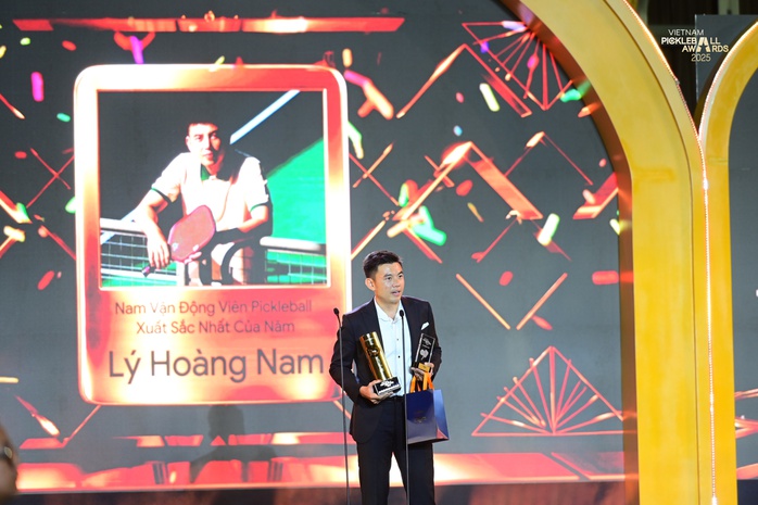 L&yacute; Ho&agrave;ng Nam v&agrave; Sophia Phương Anh chiến thắng tại Vietnam Pickleball Awards 2025 - Ảnh 1.