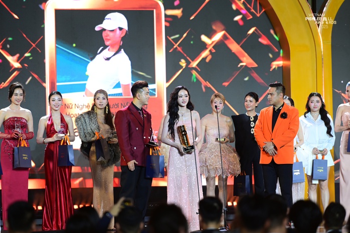 L&yacute; Ho&agrave;ng Nam v&agrave; Sophia Phương Anh chiến thắng tại Vietnam Pickleball Awards 2025 - Ảnh 4.