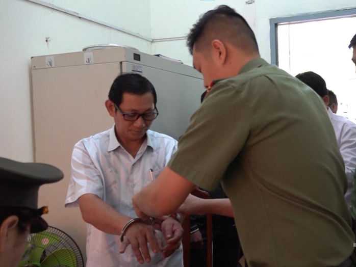 Khởi tố gi&aacute;m đốc trung t&acirc;m Gi&aacute;o dục v&igrave; vi phạm quy định đấu thầu tại Đắk Lắk - Ảnh 1.