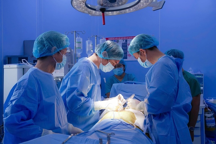 10 giờ phẫu thuật cứu người đ&agrave;n &ocirc;ng nổ mạch tưởng chừng hết cơ hội sống - Ảnh 1.