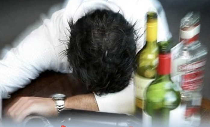 Người đ&agrave;n &ocirc;ng trẻ nguy kịch sau khi uống một loại rượu ngoại - Ảnh 1.