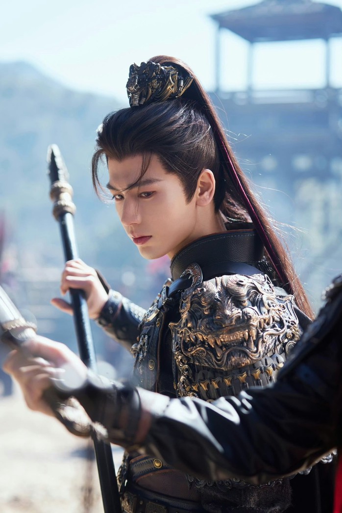 T&agrave;i tử Trương Lăng H&aacute;ch bị ch&ecirc; "tướng qu&acirc;n kem nền" - Ảnh 2.